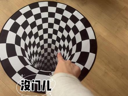 到底是觉得这是洞更聪明,还是知道这是地毯更聪明啊???#萌宠出道计划 #铲屎官的乐趣 #猫狗双全 #眩晕地毯