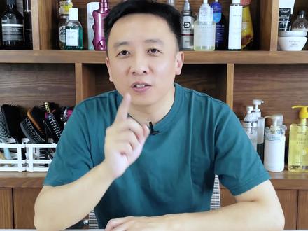 怎样防止睡觉醒来头发乱的和鸡窝一样?强哥上阵做试验。