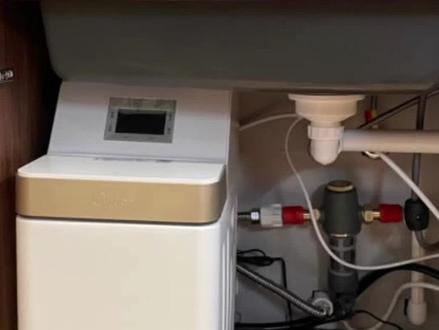 软水机知识科普,软水机的误区,很多都会犯的一个错误,前置过滤器之后直接接软水机,可以吗?#软水机 #装修
