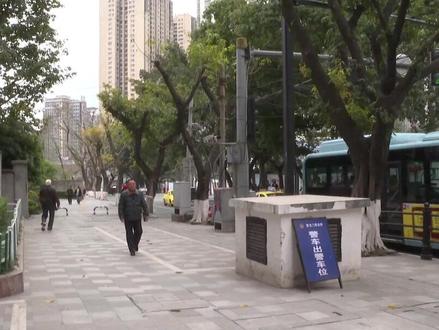 #贷款变购物只因轻信了这种短信 #新闻 #本地民生资讯 因为生意上的需要, 市民王先生 急需资金周转,为此他找了一家网贷公司。可最后,贷款不仅没有申请下来,自己反倒差点被骗走八万元。来看看王先生是怎么上当的。