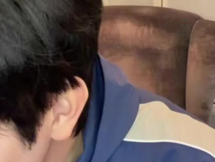 陈飞宇回应感谢长辈们对方穆扬的支持与喜爱!
#陈飞宇 #方穆扬 #直播录屏分享 #创作者中心 #创作灵感