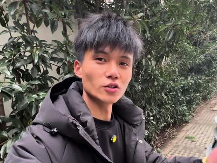 今天苏州方向成功拿下一台25款焕新版model3长续航! 车况原版原漆相当哇塞,小姐姐一手车,选配白色内饰+fsd,新车什么样它就什么样,对比新车便宜多几个!喜欢的把握机会#特斯拉model3 #焕新版model3 #焕新版model3长续航 #二手特斯拉 #二手特斯拉model3