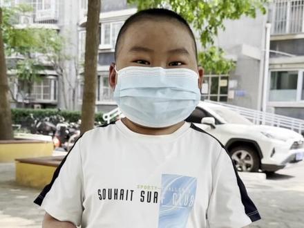 这两天的心情特别沉重,豪豪宝贝我们的小战友明明答应阿姨带我去你的家乡吃美味的,我们约定好的, 你食言了,明明你那么活泼那么优秀,你的语言表达能力比大人成熟,你那么棒那么坚强,就这样离开我们了,永远的离开了吗☹️#豪豪