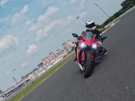 450rr曼岛二代上市 开年仿赛市场风云莫测#机车 #凯越450rr #男人的浪漫 #dou是好车 #送ta上精选