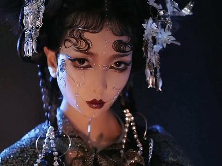 “谈爱恨不能潦草。”