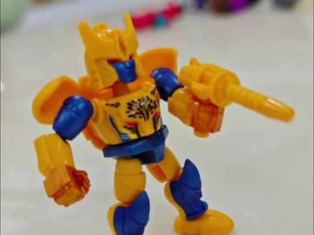 小朋友今日介绍(拼装):布鲁可星辰版第六弹,是超能勇士系列首秀款,金属蓝涂装质感拉满,金拳豹纹细节还原,配长枪!#变形金刚星辰版 #真实生活分享计划 #布鲁可变形金刚 #威震天