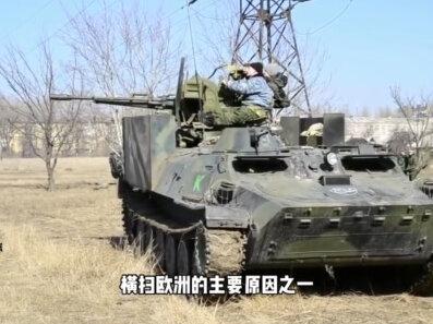 ZU-23-2双管高射炮放平打豹2,会发生什么情况? #高射炮平射 #高射炮 #豹2坦克