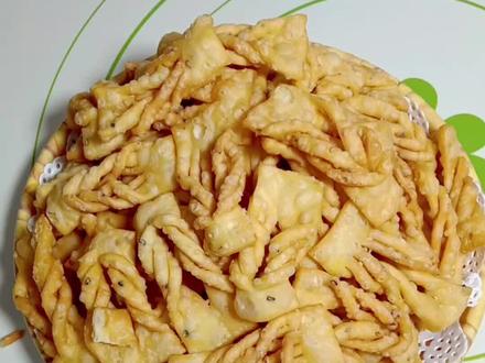 金黄酥香,一学就会!传承老味道的炸果子,出锅秒光!每一口都是幸福感✨ #油炸果子 #年味零食 #碳水快乐 #手工零食