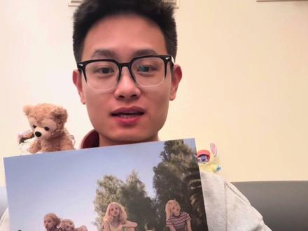 开箱!迟到一个月的新年礼物
谁懂这两张专辑连着听有多爽
#rose朴彩英 #arianagrande #Rosie#黑胶唱片 #百亿流量扶持计划