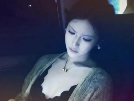 都来给我来拍美人嗔怒的照片 嘎嘎出片#拍照姿势 #拍照教程 #p图教程