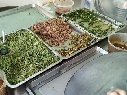 广西小吃卷筒粉,2块5一条,3人小店一天卖1000条,人均月赚过万