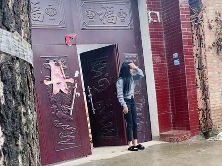 #村里的姑娘 河南姑娘就是好,下雨知道往家跑 ……#农村搞笑段子 #今天的大河南