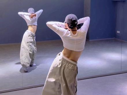 🎵《50feet最好的我》数拍慢速分解来喽~
喜欢的饱北点赞自取🌹勿白嫖🫰🏻#飘飘编舞#50feet #最好的我 #分解教学 #真实生活分享官