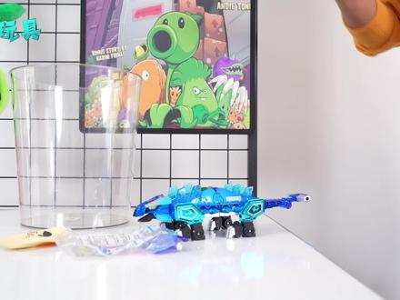 霸王龙被小志狂锤 小志化身卫生管理员 心奇爆龙战车6