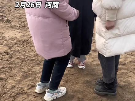 玩归玩,安全意识要记牢!此行为存在风险,请勿模仿!(来源:米花儿儿)