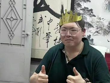 近日,向佑开通了个人账号,关注了向华强和向佐,还发视频感恩向太,可向华强没理他,向太也没理他#向太 #向佑 #创作者扶持计划 #人物故事 #向华强