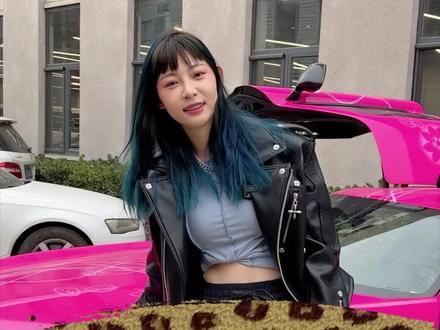 离开一个人的那一瞬间,才知道自己早已爱上了他。