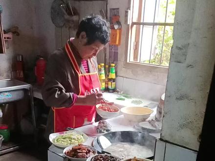 蘑菇要怎么煮才好吃 824c5e76a3eacf41903089e9c7a38b8e~tplv-dy-resize-origshort-autoq-75:330.jpeg?x-expires=1987290000&x-signature=doj%2BeX33vGQWFjHbYa2mPAz%2FR4w%3D&from=3213915784&s=PackSourceEnum_AWEME_DETAIL&se=false&sc=cover&biz_tag=pcweb_cover&l=021671931526189fdbddc0200230520ce42112f4000002784ed2f