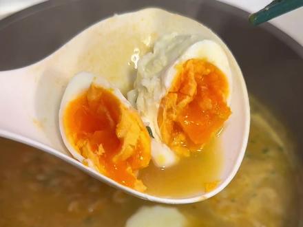 简简单单教你做泡面里的溏心蛋#在家做美食 #泡面 #溏心蛋#跟着蛋神煮鸡蛋