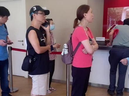 香港銀行辦事全程要站著排隊,好落後😂
內地起碼可以取个號,坐住等🤪#中国香港 #東亞銀行