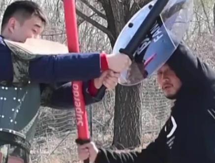 #了不起的山东人 #山东生活日记 两分钟形意拳逻辑,论警用防爆盾防身中的漏洞!#形意拳