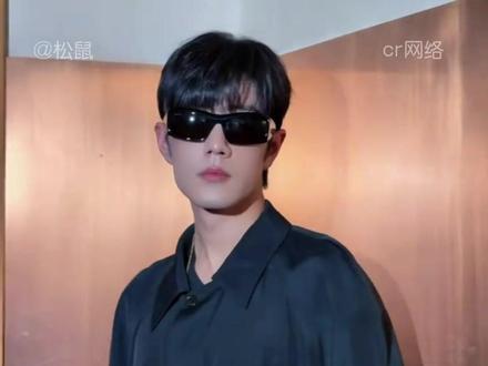 让粉丝爽的事情肖战全都做了 顺产头也这么帅#肖战 #米兰时装周 #高奢