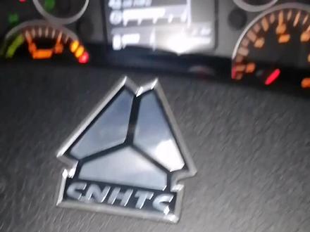 下面我给大家演示一下重汽豪沃T7H16档变速箱的档位操作