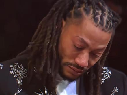 因为他是罗斯,球队吉祥物的球衣号码也要退役吗? #罗斯球衣退役 #芝加哥 #乔丹