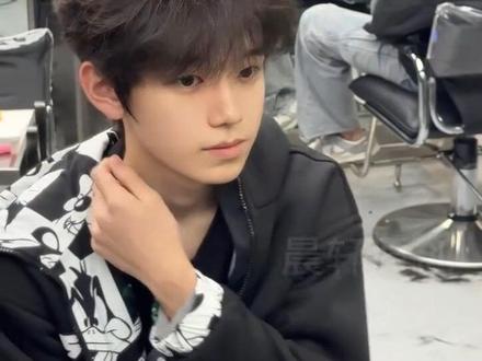 老师检查不到的发型又出现了 #钢夹气垫#钢夹塑形烫 #微分碎盖#凌乱纹理#福州男士发型设计晨轩