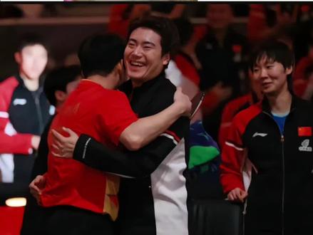 上次差的拥抱,这次补上了。#梁靖崑 #林诗栋