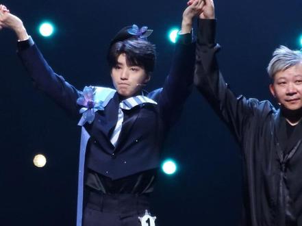 2025.12.14.《趁世界还年青》话剧北京收官场小凯talking
终场的舞台,祝王俊凯话剧演出顺利结束,你的努力都化作了舞台的光芒~#王俊凯#王俊凯话剧 #趁世界还年青