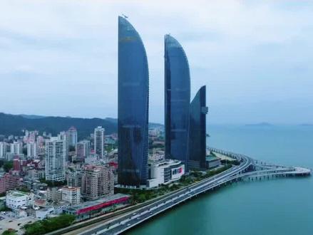 网友建议请求批准福建省区域调整:
一、撤销福安市并入福州市,能扩大福州发展空间,提升城市竞争力和区域影响力;
二、撤销漳州市并入厦门市,解决厦门辖区小、发展空间不足的问题,释放潜力、增强综合实力;
三、南平市更名为武夷山市,撤销县级武夷山市设崇安区、撤销建瓯市设建瓯区,形成中间四区连片、左右各三线的平衡格局;
四、南平一分为二,东边区域划归宁德市,西边区域划归三明市,助力三明打造区域中心城市,也能提升宁德实力;
五、三明市部分区域调整,三元区和沙县区合并,建宁县和泰宁县合并为建泰县,清流县并入宁化县,撤销明溪县,地盘由接壤区县拆分。
这样调整能优化资源配置、推动区域协调发展,你怎么看?#福建#城市合并#行政区划调整#城市规划#种草计划