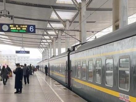 从武汉坐绿皮火车到鄂州,票价12.5元,体验如何呢? #铁道线上的中国 #铁路摄影 #火车