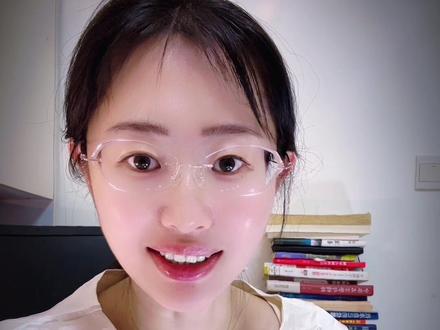 行也思君,坐也思君 如果有一天,有人给你们发天空的照片,那你们一定要回复,我也想你了,因为晓看天色暮看云,行也思君,坐也思君。春赏百花冬观雪,醒也思卿,梦也思卿。#国学文化 #国学智慧 #诗词 #文学 #情感