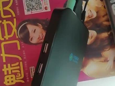 机顶盒侧面二个口可以读取内存卡U盘哦,插上试试吧!