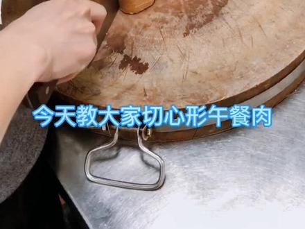 就算在家也要吃精致的火锅!#美食教程 #午餐肉#企业号小助手 @抖音小助手 #别限 #上热门