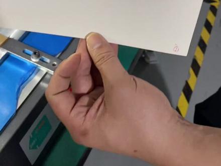 不用胶水不做卡扣将两个纸片强力结合在一起#制造业 #塑料焊接机 #纸杯