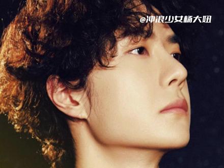 细节见人品,王一博真体面人 #王一博 #王一博红毯造型 #高情商 #微博之夜