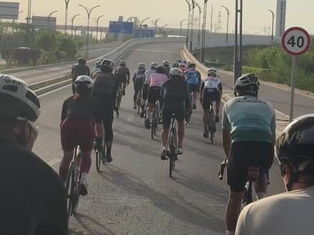 还愁找不到队伍吗,早晨六点半文瀛湖晨练大同县#大同NRC单车俱乐部 #大同骑行路线 #大同女骑 #公路自行车 #TREK大同