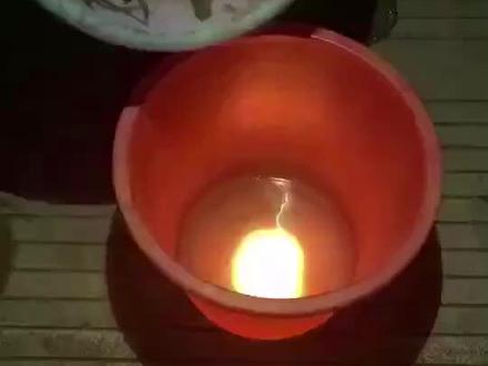 乍浦汤山公园海滩抓青蟹,人多,螃蟹也多