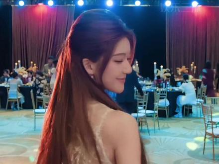 同样是无宣发空降新剧,当赵露思《许我耀眼》遇上虞书欣《双轨》,为何热度截然不同?#虞书欣 #双轨空降开播 #赵露思 #娱乐评论大赏 #内容启发搜索