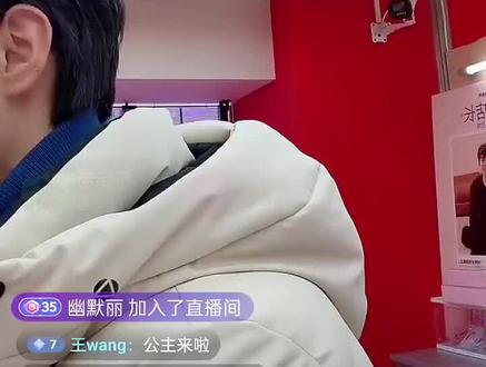 @👑盈公主👑这几天在曼谷 盈公主在泰国出差还抽空来支持她的掌柜子@纳迪尔 😁小姐夫开心的给他的女神比心❤️忙碌中还不忘甜蜜互动,这才是实实在在的爱情应该有的样子🌹🌹🌹🌹🌹🌹