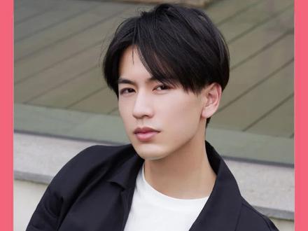 #张凌赫 被扒干净的前半生,这就是校草的人生吗?真“靠脸”吃饭哈哈哈哈,学校欠我一个这样的校草#娱乐评论大赏