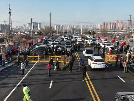 大同越来越有国际城市的范儿了!近八年来的大事必须记录一下!通车啦~今儿开车走了一趟眼宽眼宽的真不赖!#我的城市由我拍 #山西大同 #大庆路高架桥