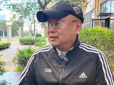 永州市融媒体中心专访中南大学足球队主教练何伟黎——永州队带来的最大胜利,早已写在每一张为足球欢笑的脸庞上,融入了这座城市的脉搏里。这,就是足球最美好的样子。
#湘超 #湘超永州 #永州vs常德 #永冲锋 #永州队加油