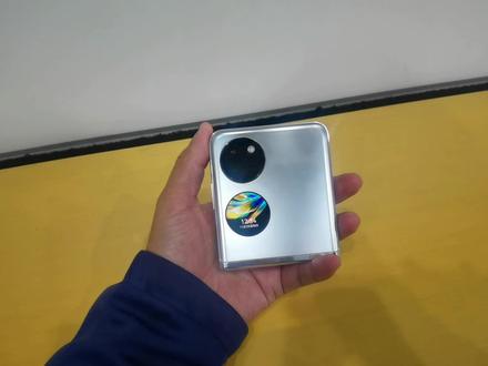 华为Pocket S使用副屏怎样拍摄?副屏主题和小卡片怎样添加?