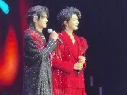 3场演出,全场高呼口号(亲一个)😚小高无语了3次、因为没人理他,搞笑又可怜#超强live现场 #云旗郝熠然