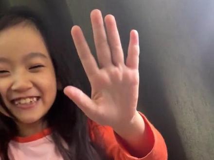 类幼崽摆摊实录|主打一个黑心暴利霉豆腐,闻着臭吃着香,不买真的亏到慌😂
#萌娃的沙雕日常 #摆摊小老板 #干饭神器霉豆腐#霉豆腐