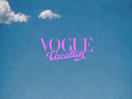 #VOGUE山谷假日 的专属度假航班即将起飞。在这里,我们暂不提供工作KPI,只供应无上限的松弛与自由。
VOGUE AIR 特邀乘务员#郭晓婷 已就位,邀您共同开启这段反常规的云端之旅。登机前请留意本次的着装主题:DRESS FOR THE WIND,让风成为你造型的一部分。另外,本次航班有自己的特殊规则,请点开视频查收登机须知。
此次行程,我们携手Burberry一同护航。当机舱门再次打开,现实的喧嚣将被屏蔽,迎接你的将是来自九寨沟的纯净呼吸。#VogueVacation