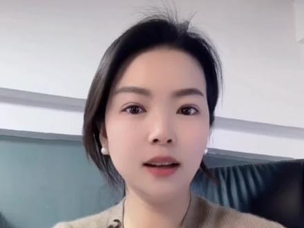 张岱的《自为墓志铭》,亮点是“好娈童”。
很多富N代,一生都在研究怎么玩,玩童男童女并不算什么,很多都远远超出你的想象。
弘一法师李叔同,出家前,玩女人玩艺术玩文字,玩腻了,就玩起了抛妻弃子,玩出家做和尚。
明代的徐氏兄弟,一生都在玩堪舆,带着一众随从仆人,带着数箱堪舆藏书,到处去看名山大川,玩出了经典著作《人子须知》。
广州沙湾何氏子弟,很多一生都是玩音乐,玩出了粤剧界何氏三杰。
所以,古人流传下来的诸多经典,很多都是富N代玩出来的,穷人一生只能在温饱上挣扎。
知道张岱,是因为《夜航船》,其中有一个僧人与士子同宿夜航船的故事。
张岱有一句名言:人无癖不可与交,以其无深情也;人无疵不可与交,以其无真气也。